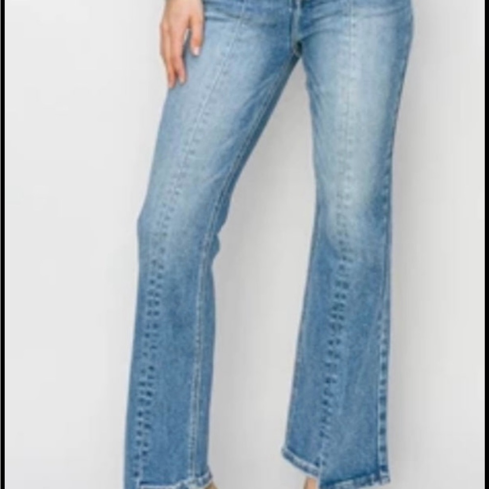 Risen Flare Jeans
